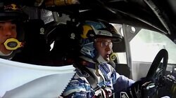 走行中にまさか…世界最速ラリー車がドア開けっぱなしで激走！？ “それでも全開”の衝撃シーンが話題に