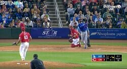 球場騒然…どこまで飛ばすんだよ！「大谷もっと打つだろ」「バカすぎる上位打線」 大谷翔平と1・2番を組む“完璧超人”ベッツがエグすぎる軌道のホームランを叩き込む瞬間