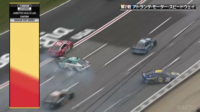 【写真・画像】「ピンボール状態」全米ナンバーワン人気レースで壁に衝突→複数台が絡むアクシデント発生 　1枚目