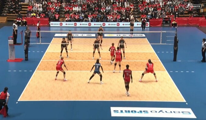 曲がるの？ 落ちるの？ 女子バレーで空振りを誘う幻惑サーブ 「どうしましたか？」珍しい光景に実況も困惑 3枚目