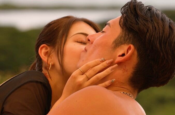 【写真・画像】スタイル抜群K-1ラウンドガール「目つむって」伊藤英明似イケメンに不意打ちキス！　1枚目