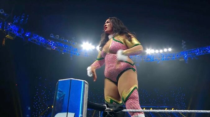 観客を煽るナイア