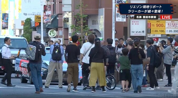 公道最速のラリー車が“信号待ち” 突然のサプライズ光景に横断歩道は人だかり「後ろの車の人嬉しそう」の声も 2枚目