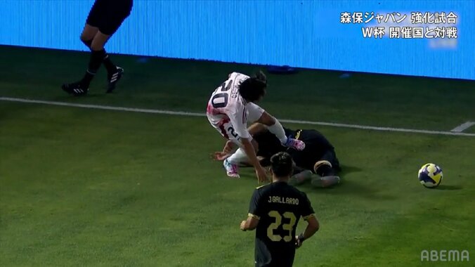 「足首ぐねってた」久保建英、相手DF転倒で巻き込まれ事故→座り込み「ロックされた感じ」ファンが心配した瞬間 4枚目