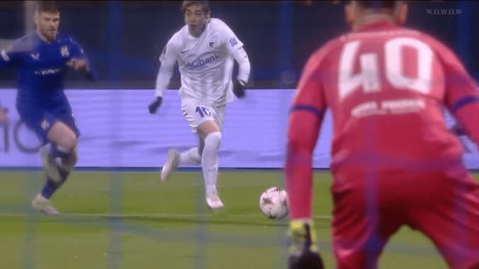 「美しい…」伊東純也の“神トラップ”を解説が大絶賛！「これ以上ないファーストタッチ」右足アウトサイドから急加速した瞬間 4枚目