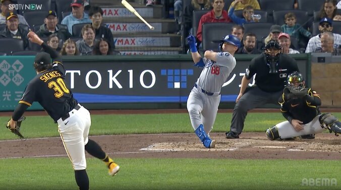 ド軍戦、バット吹っ飛ぶ“珍プレー”に「大谷もびっくり」 まさかの事態に“次打者”の大谷翔平も驚く 2枚目