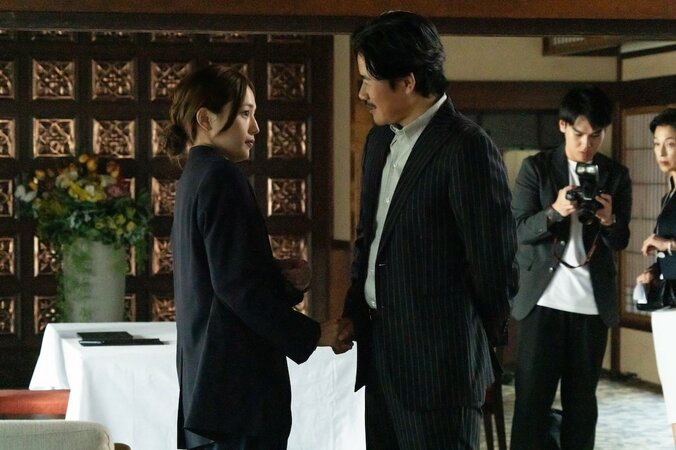 【写真・画像】「この後よかったら…」性加害疑惑の大物俳優から週刊誌記者への誘いがグロすぎて驚愕『スキャンダルイブ』第4話　3枚目