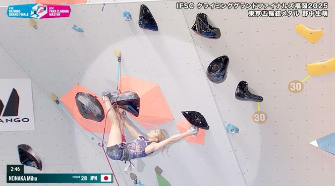 【写真・画像】野中生萌、クールビューティーな表情が一変…思わず足をバタバタさせて“ホッ” 圧巻の完登で決勝へ　1枚目