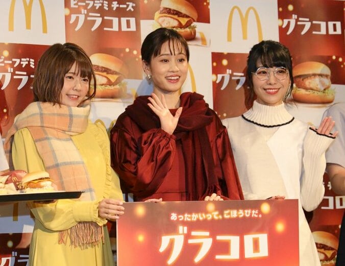 声優・竹達彩奈＆愛美、アニメCMで前田敦子と“同級生”役！ キャラクターとおそろいコーデ披露 1枚目