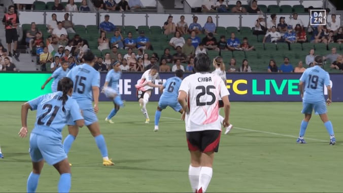 衝撃！なでしこDFが「大会ベストゴール級」股抜き突破→弾丸ショット！「アニメみたい」「逆足でこのパワーは凄い」山本柚月が代表初得点 5枚目