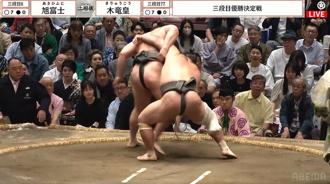「気品がすごい」「美しすぎる」大相撲千秋楽、“着物姿”の女性著名人が“降臨”「すぐにわかる」ファン騒然 4枚目
