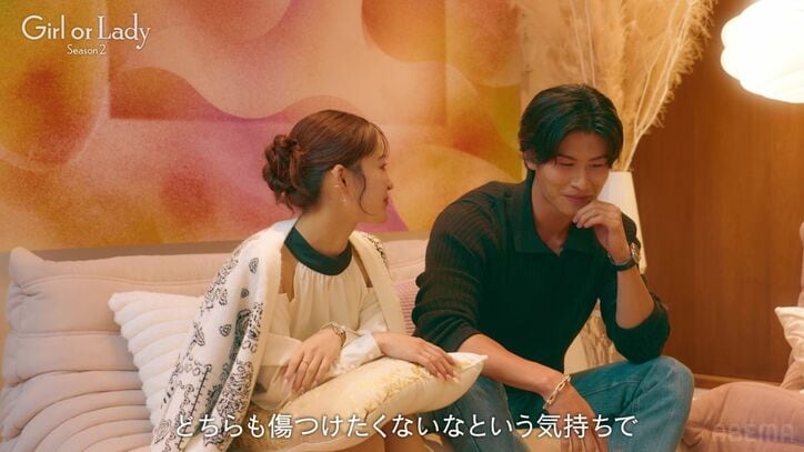 【写真・画像】24歳モデル美女、大胆ヘソ出し部屋着姿で両思いの高身長イケメンと密着&顔を触り合い…2人きりで初めて朝まで過ごす夜 4枚目