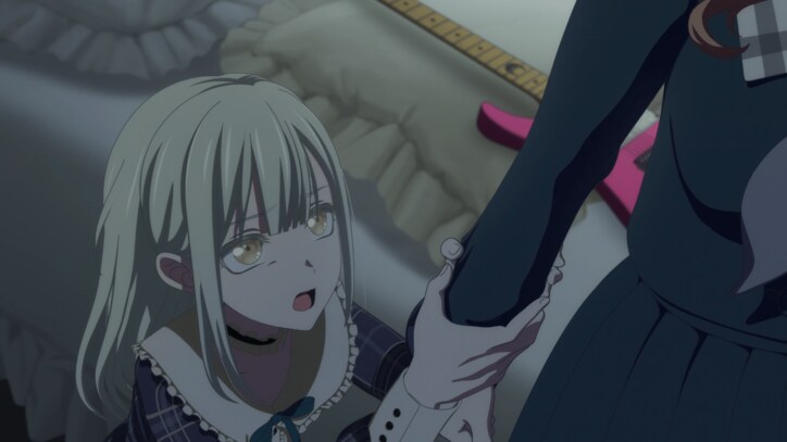 【写真・画像】変わり果てた睦を目の当たりにしたメンバーは…アニメ「BanG Dream! Ave Mujica」第6話あらすじ・先行カット公開 2枚目