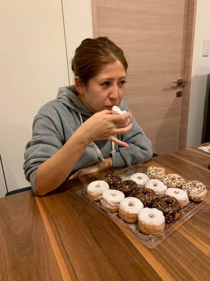  内山信二、妻が一心不乱に食べていたもの「しかも一瞬で2個食べた」 