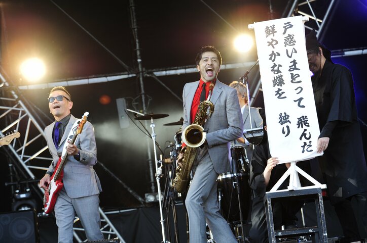 ゲスの極み乙女。、サカナ、THE BAWDIESらにオーディエンス歓喜 ライブ写真とセットリストを公開【メトロック2016 東京開催day1】