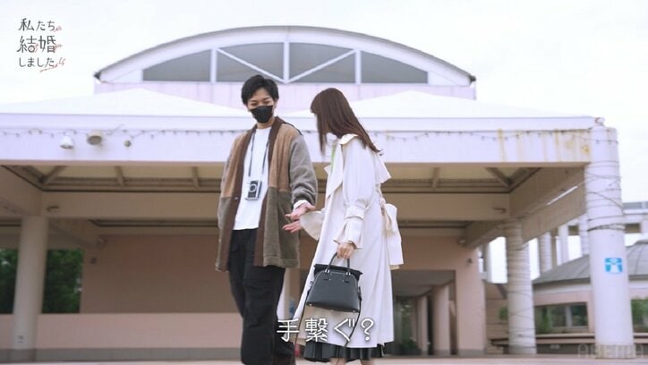 「手繋ぐ？」貴島明日香、夫・久保田悠来とラブラブ手繋ぎ水族館デート！ホッキョクグマ鑑賞に大はしゃぎ『私たち結婚しました4』第4話