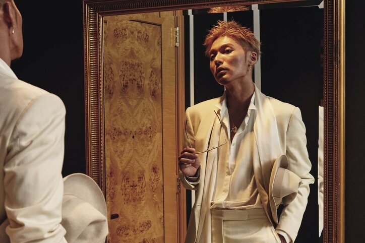 EXILE SHOKICHI、究極のセクシー写真『BYAKUYA』より “肉体美”魅せる新写真を公開