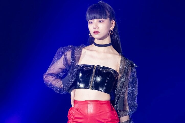 『月とオオカミちゃん』メンバー、TGCでハンドメイド服を初披露!サプライズの“赤い手紙”に衝撃が走る