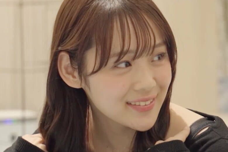 21歳新人女優、"美脚すらり"超ミニスカ姿に「スタイルめっちゃいい」“北村匠海似”俳優もデレデレ