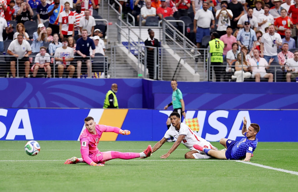 W杯】イングランドの10番が「何もないところから生み出した」 驚速の縦