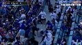 「背番号17」が激走! 大谷翔平のファウルボール大争奪戦が勃発…カメラが捉えた大谷ユニ“だらけ”の珍騒動