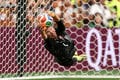 【W杯】72年ぶり8強へ導いた“超ビッグセーブ”にネット衝撃「これ止めるのか！」スイス守護神のPKストップが一躍脚光