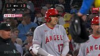 大谷翔平のどんつまりビリビリ打法炸裂 塁上で見せた痛そうな仕草に「そりゃ手痺れるわ」