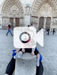 アレクサンダー『Parisで人集りが出来るおちびーぬ❤️の巻』