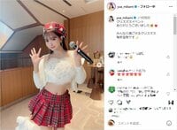 三上悠亜、露出度の高いクリスマス風衣装のオフショット公開 「おへそがイィです！」「何着ても似合う！可愛い！」とファン絶賛