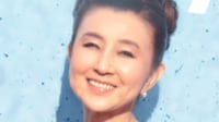 秋吉久美子 70歳の最新ショットに驚きの声「信じられません」「古希には見えへんで」