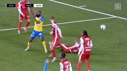 「完全に手を伸ばしている」28歳日本人DFの“絶妙ロングスロー”からPK獲得 同点ゴール誘発した決定的瞬間に放送席も注目