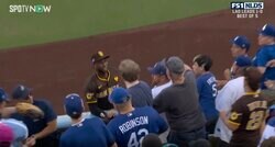 挑発行為！？ ブチギレた観客と“あわや一触即発”… パドレス外野手が物議を醸す“問題行為”「ヤバすぎ」「煽りまくり」