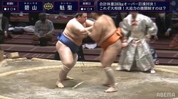 館内一同、まさに“肩透かし”合計380キロのド迫力対決、まさかの超ソフトな立ち合いにどよめき