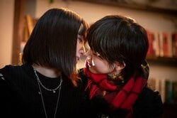 石橋菜津美、モデル美女と濃厚キスを熱演『30までにとうるさくて』第1話