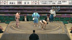 勝った力士が土俵上で“ゴミ拾い” 相撲愛あふれる珍しい光景に「偉いゴミ拾い」称賛と好感の声