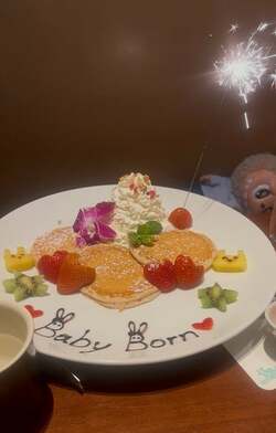  川崎希、行きつけの店でのサプライズに驚き「グーちゃんのお祝いをしていただいた」 