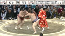 「行司さん引っ張ったらあかんw」アクシデント続出の熱戦 草履を飛ばして懸命回避も「行司さんも大変」同情の声