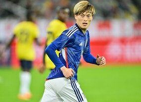 ｢こーゆーの面白い｣!! 古橋亨梧がセルティックのレジェンド・中村俊輔の16年前の｢伝説的FKゴール｣を観る動画に反響! ｢かわいいやん｣などと話題となった｢シュール動画｣】