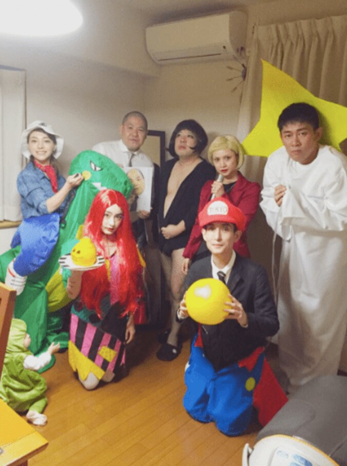 「天野会」で仮装ハロウィンパーティー　平愛梨はヒラリー、井森美幸は「君の名は。」 1枚目