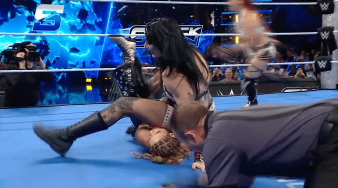 そのまま3カウントで勝負あり