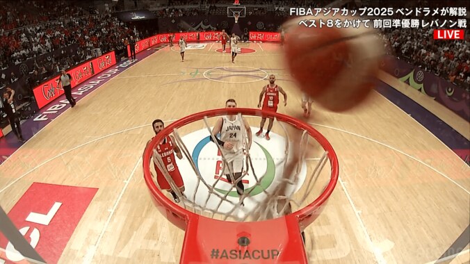 アリーナ騒然！「レブロンやん」富永啓生を封じた“衝撃ブロック”が「なんでそれ届く？」「ハエ叩きだ」レバノン帰化選手が敵ながらあっぱれだった瞬間 3枚目