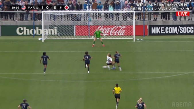 驚愕！なでしこ松窪真心の決定機を潰す…世界女王アメリカの“爆速カバー”に騒然「裏を取ったのに」「あと一歩が…」 4枚目