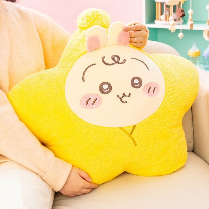 A賞：星に包まれたうさぎのBIGクッション3