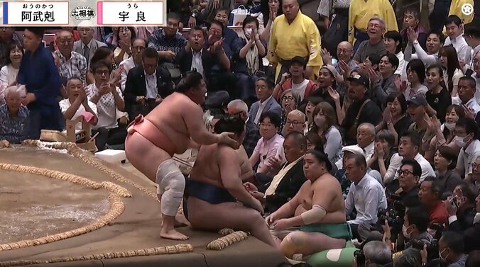 阿武剋の背後に回った宇良が