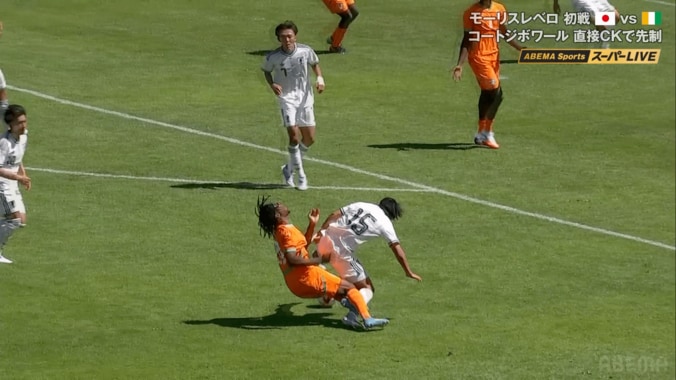 「ファウルちゃうだろー！」U-19日本代表が“不可解判定”の被害…解説やファンが驚愕「ナイスディフェンスです」「審判さんちゃんと見て」 4枚目