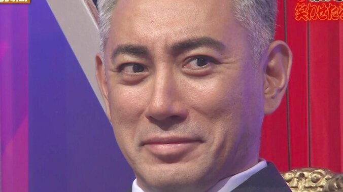 【写真・画像】人気女性芸人、セクシー衣装×バランスボールで大暴れ！ 市川團十郎が危機一髪「耐えてる」「これは惜しかったw」　1枚目