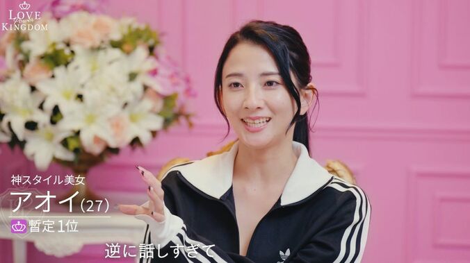 【写真・画像】「下乳が…」「ほぼ裸」極上ボディを持つ美女の水着姿に男性陣が興奮トーク！メガネ姿も美しい　2枚目