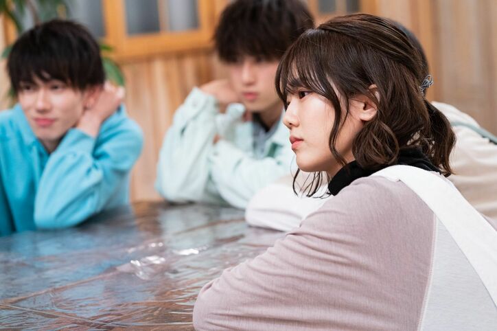 Taki、Hinaに相談し井上想良へ初の月LINE！川口葵は複雑な表情に…四角関係勃発か？『恋オオカミ』第3話