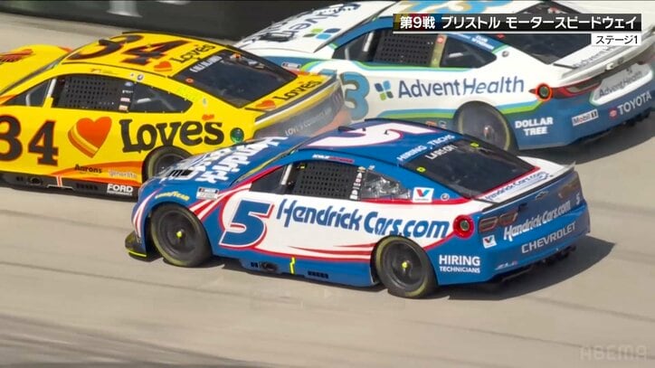 【写真・画像】後方から突かれるのは当たり前!? アメリカで人気のストックカーレースで迫力の接触シーン「ガンガンいくw」　1枚目