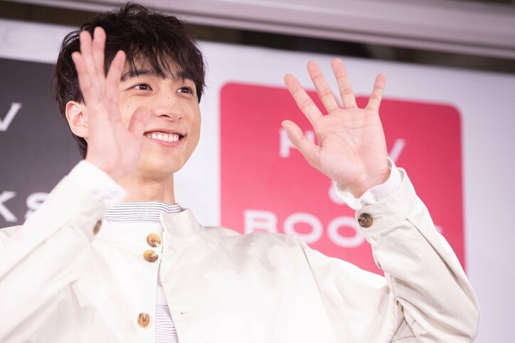 小関裕太が“ゆるえろ”に挑戦!2019年カレンダーで「決め顔なしの色気」を表現